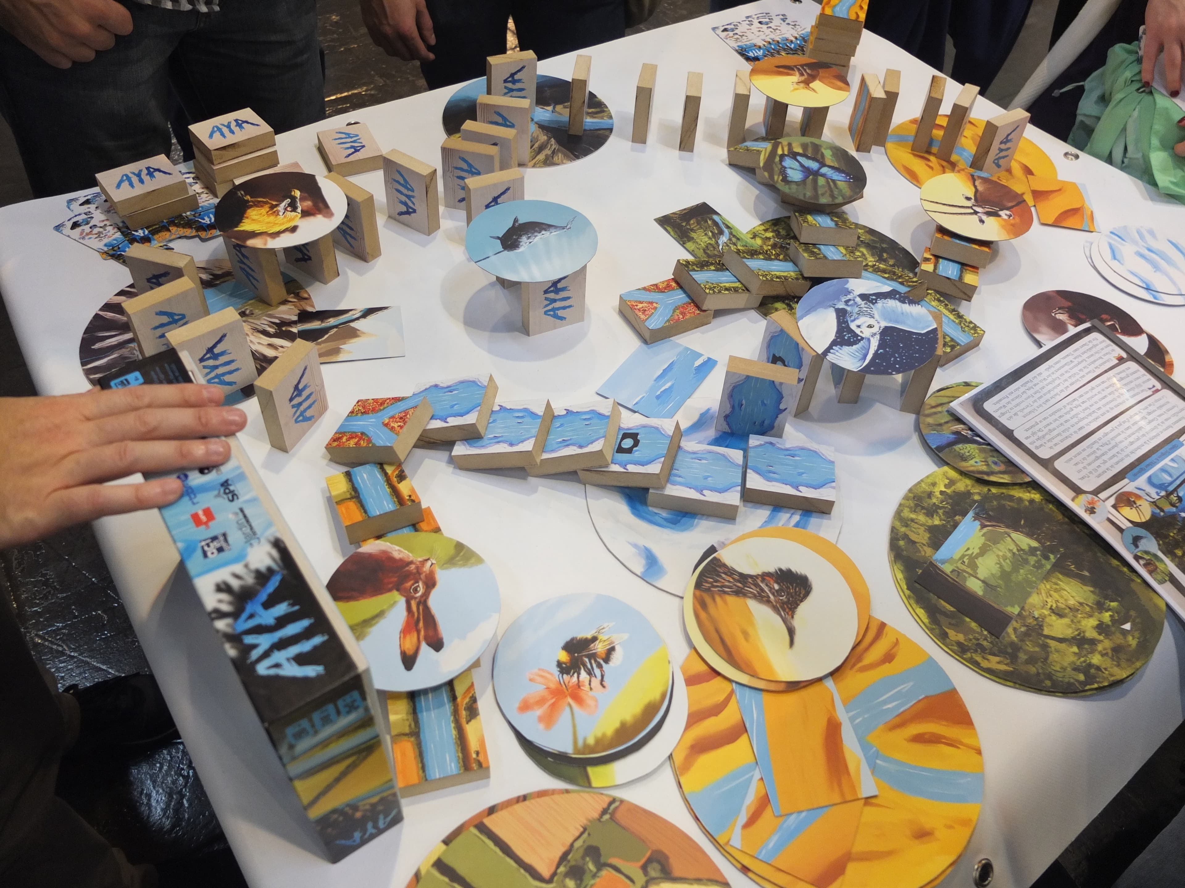 Couverture de l'article : Aya, une version en bois surdimensionnée à remporter pour votre association ou votre boutique préférée !