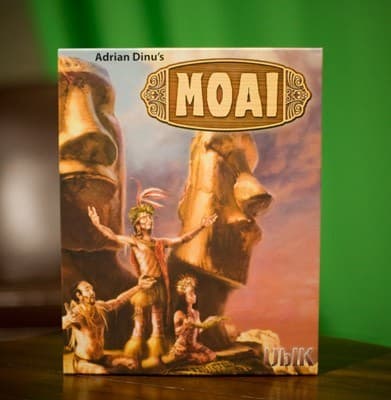 Couverture de l'article : Moai en français chez Ubik et sur les étals