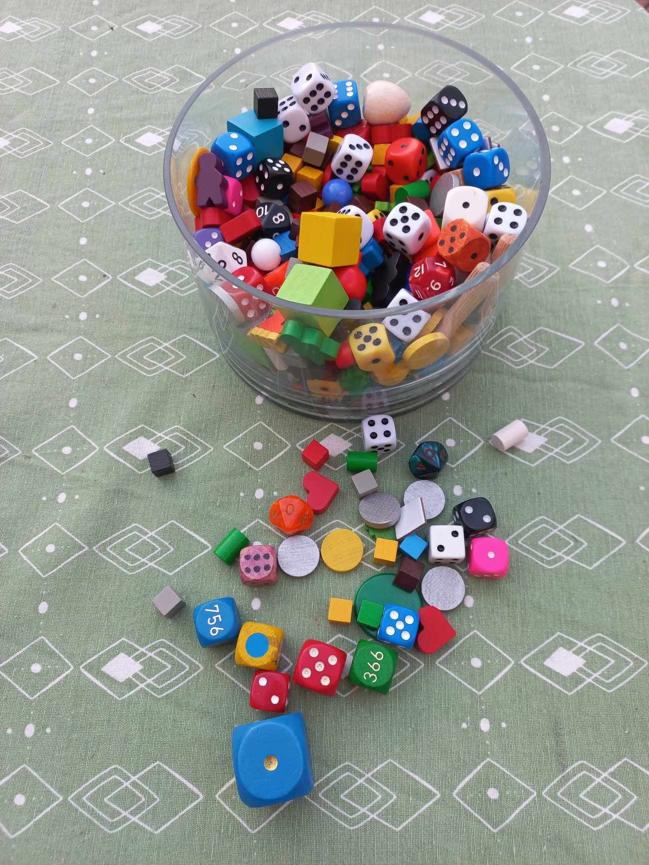 Couverture de l'article : La semaine du Pouic #26 : Qui était là avant ? La nappe ou le jeu?